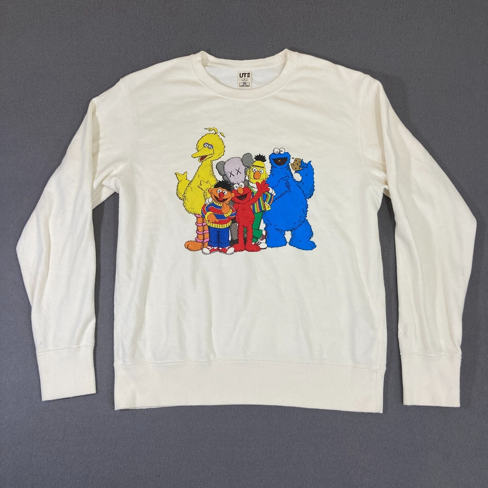 KAWS X UT Uniqlo‎ Sesame Street Crewneck Sweatshirt Men’s Medium Cream Pullover